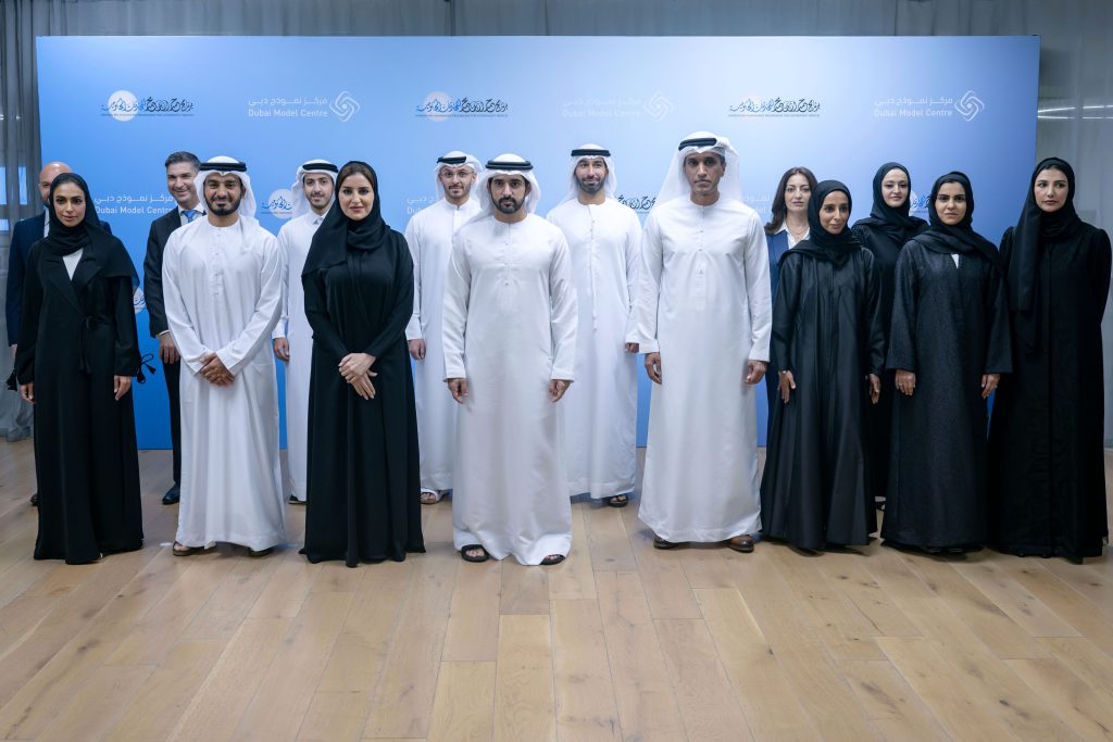 Hamdan Rind Hamdan bin Mohammed awards Hamdan Flag to Dubai Police for outstanding ...