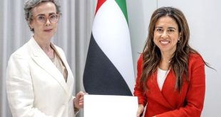 Lana Nusseibeh receives credentials copy from Ambassador of UK of Great Britain, Northern Ireland
